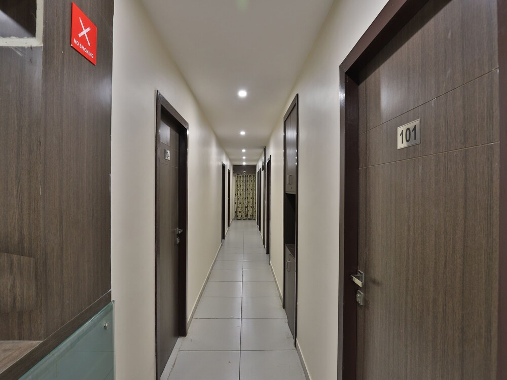 New Rajdhani Hotel - last minute hotel in Vadodara