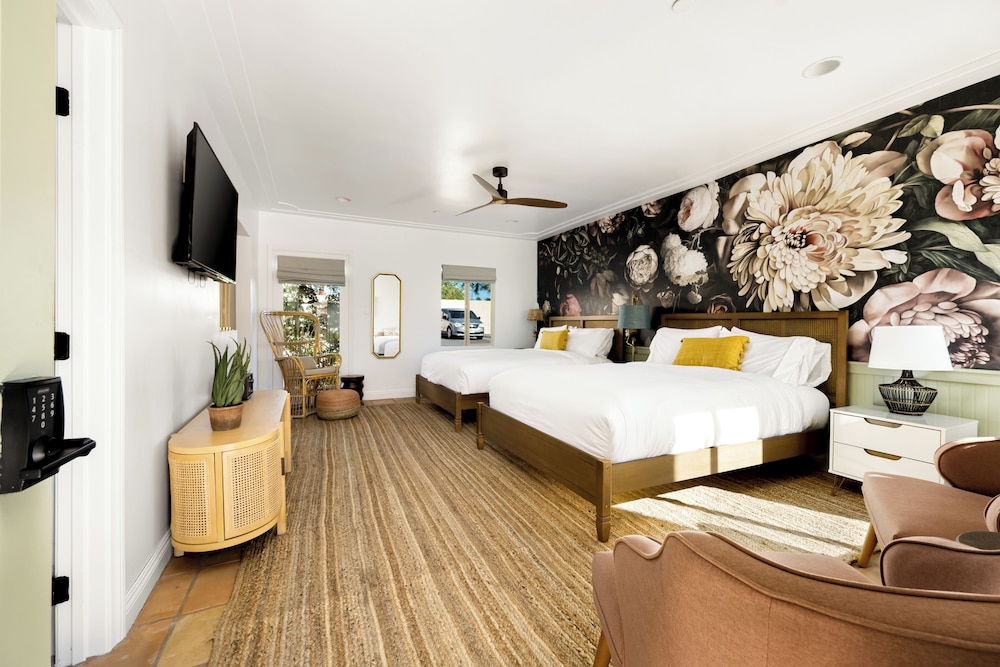 Fleur Noire Hotel 21 and Over - photo 31