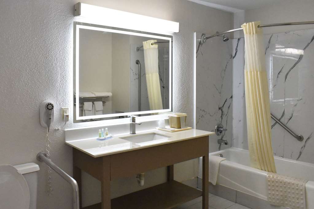 Quality Inn Manning I 95 - photo 17