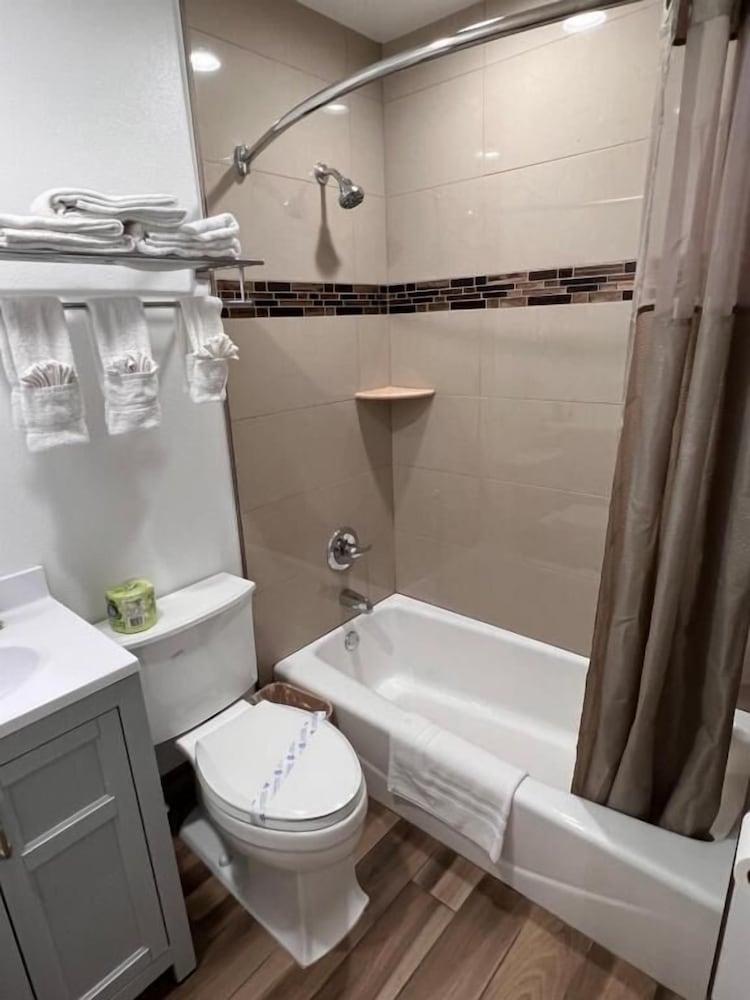 Town and Country Inn - photo 21