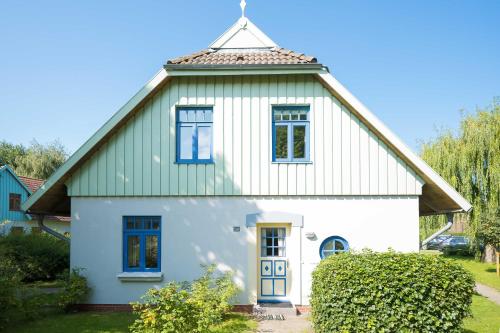 Ferienhaussiedlung Strandperlen Sanddornhof 5d — carbon neutral stay, Wustrow