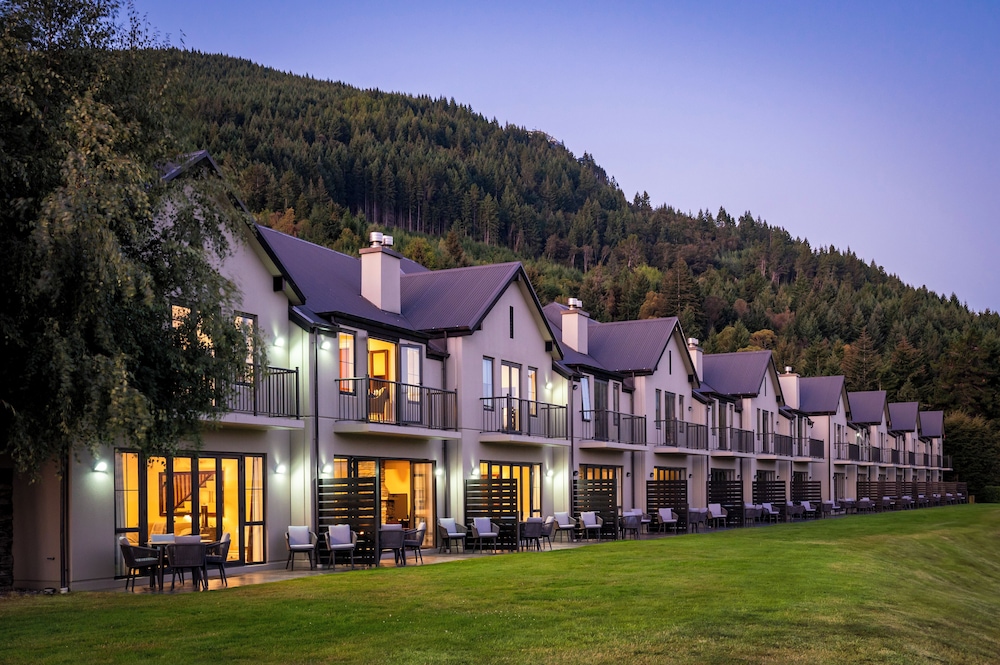 Platinum Queenstown Villas — 4-Star Luxury Hotel in Queenstown, New Zealand