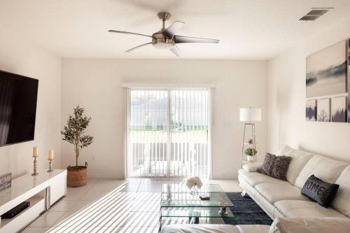 Modern 4 Bdr Home near Tradition Town Center — 4-Star Luxury Hotel in Port Saint Lucie, United States