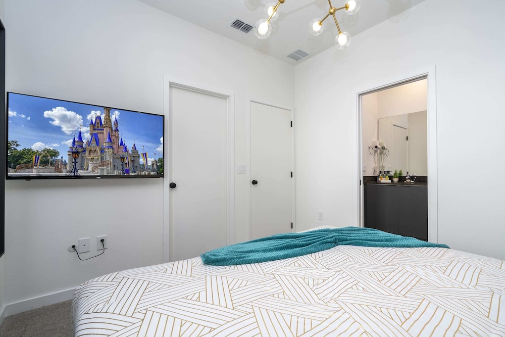 Marvelous 3Bd Close To Disney W Gameroom @ 3409 - photo 6