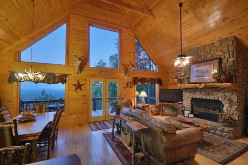 The View Breathtaking Mountain Views Firepit Game Room & Hot Tub in Blue Ridge, United States