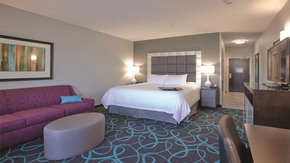 Hampton Inn Kearney - photo 23
