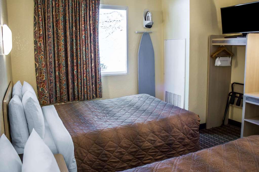 Econo Lodge Meadville PA - photo 11