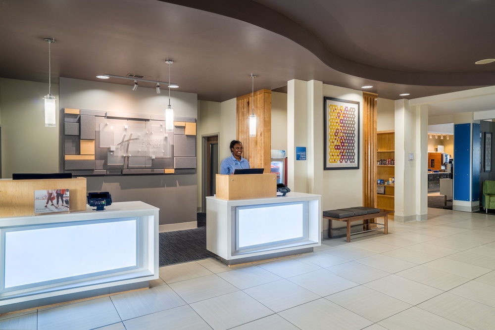 Holiday Inn Express and Suites Winona North by IHG - photo 56