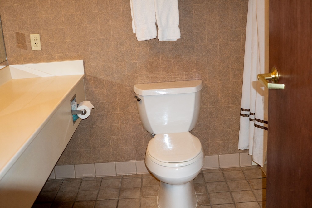 Hotel Topeka at City Center - photo 12