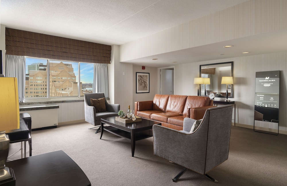 The Stamford Hotel - photo 8
