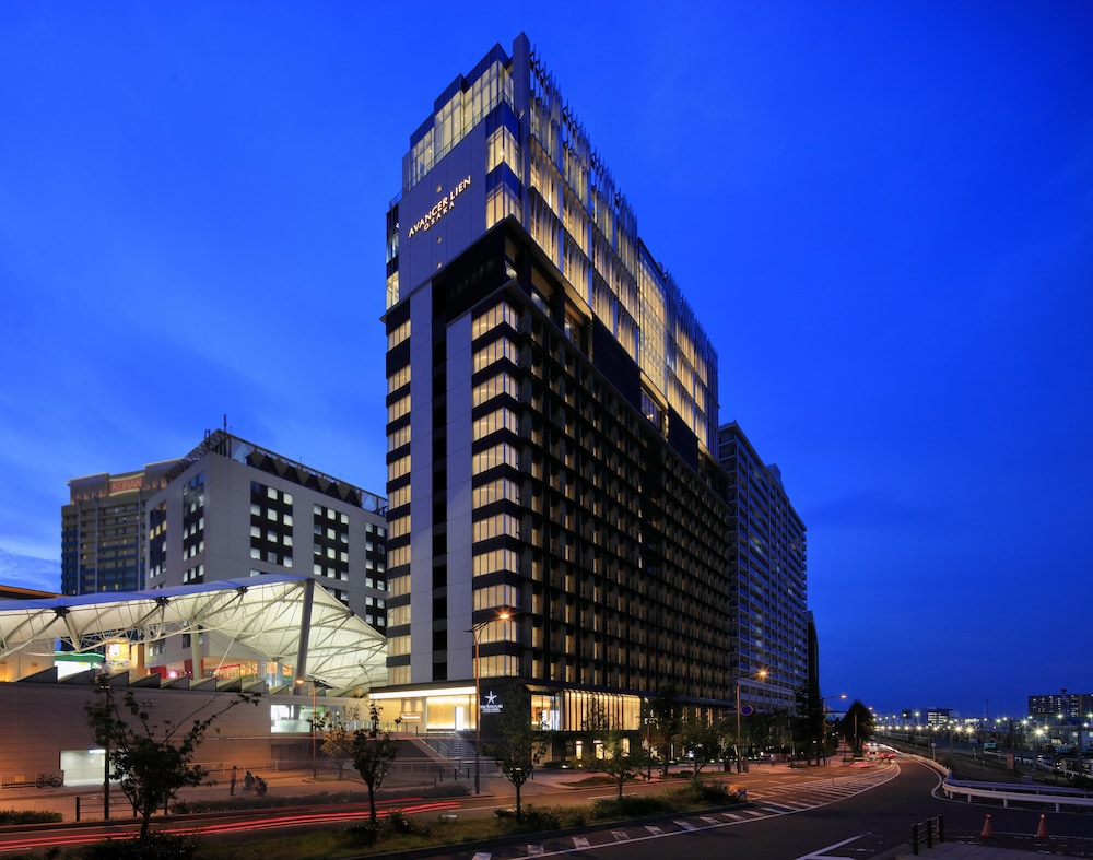 The Singulari Hotel & Skyspa at Universal Studios Japan — 4-Star Luxury Hotel in Osaka, Japan