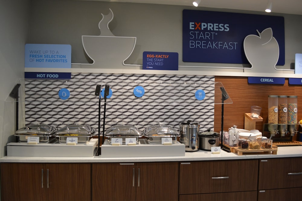 Holiday Inn Express & Suites Liberal by IHG - photo 42