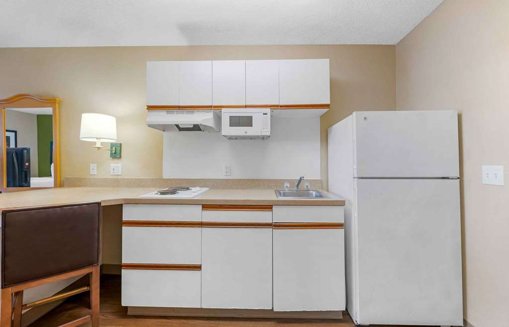 Extended Stay America Select Suites Orlando Southpark - photo 28
