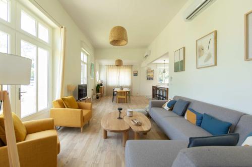 Face au phare du Ferret 300m plage 10 pers in Saint-Hilaire-De-Villefranche, France