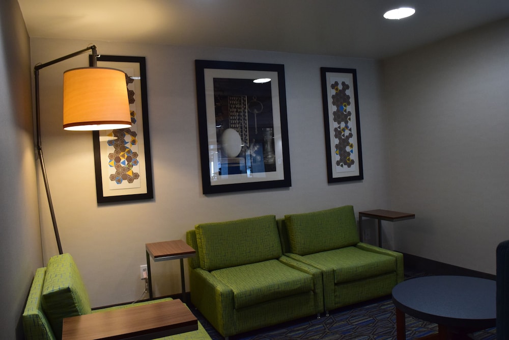 Holiday Inn Express Hotel & Suites Sparta by IHG - photo 51