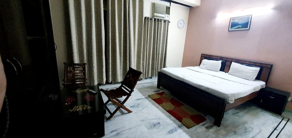 Goroomgo Noida Royal Residency — Noida — photo 4