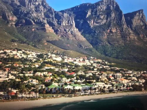 Sundrenched 2 bed 2 bath apartment sea views
