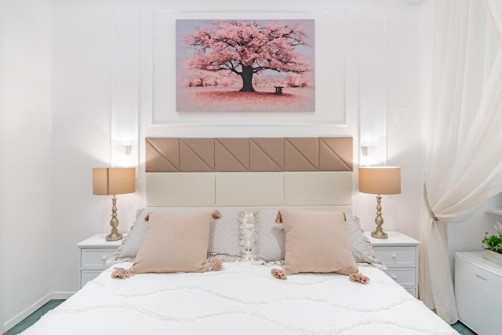 Glint House Roma Sapienza — 4-Star Luxury Hotel in Rome, Italy