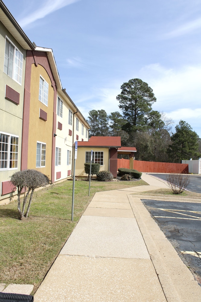 HomeTown Inn & Suites - photo 39
