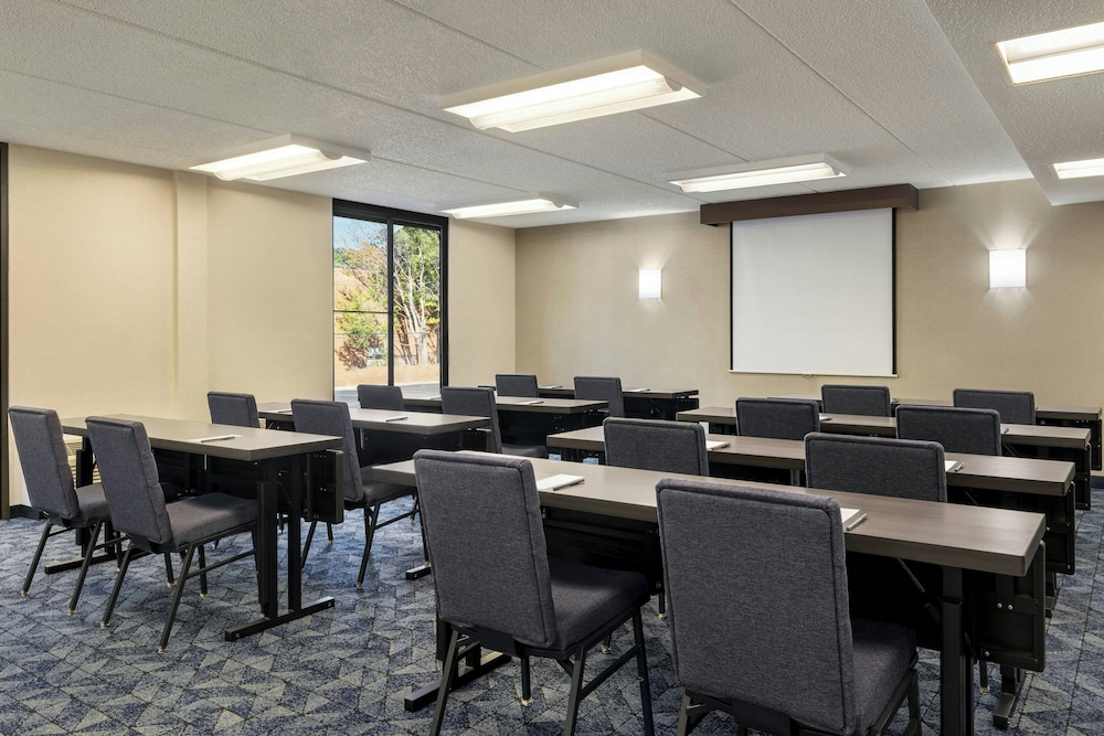 Courtyard by Marriott Atlanta Northlake - photo 38