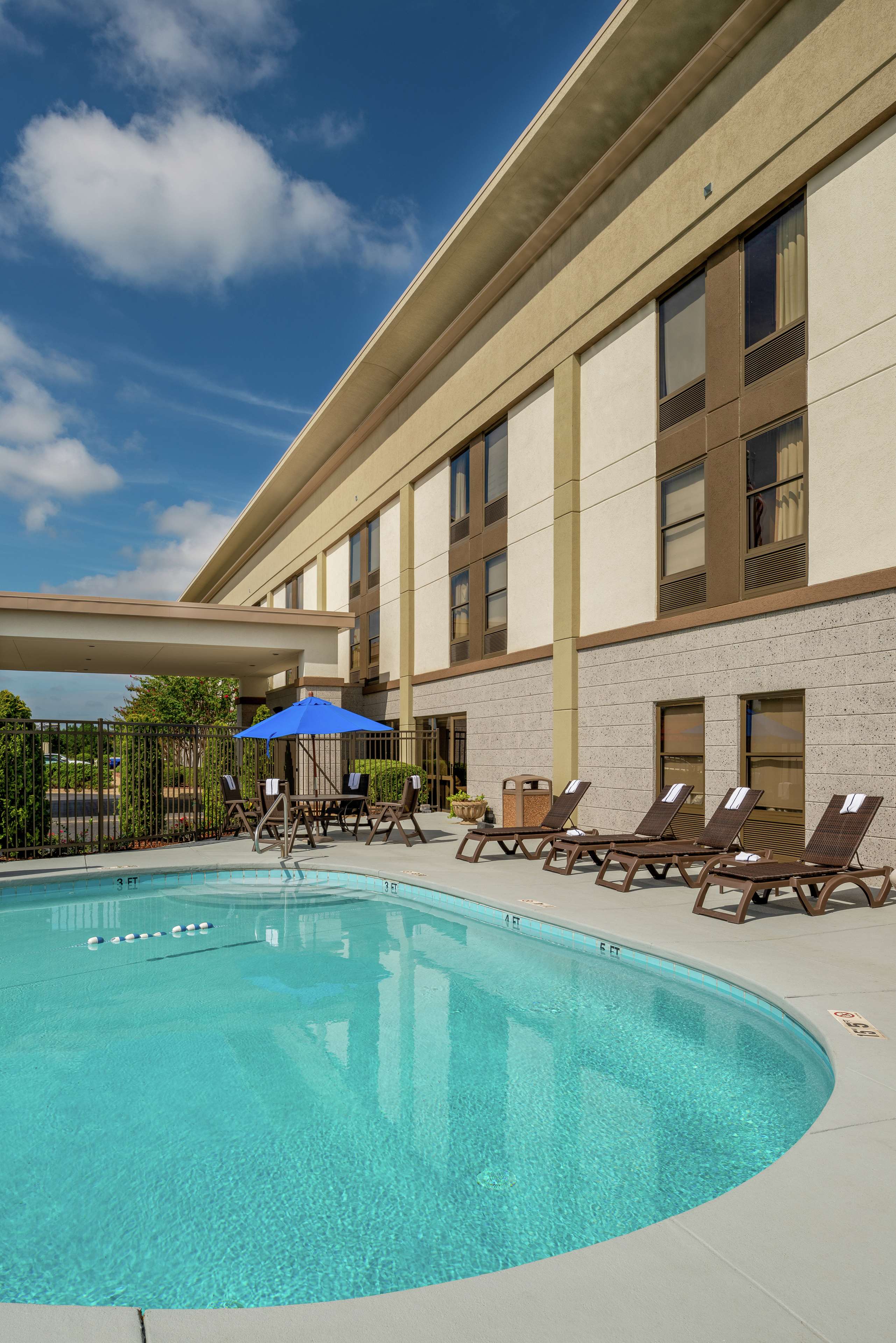 Hampton Inn Tuscaloosa East - photo 8