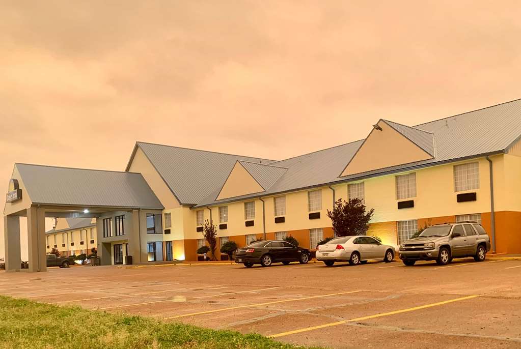 Days Inn by Wyndham Tunica Resorts - photo 3