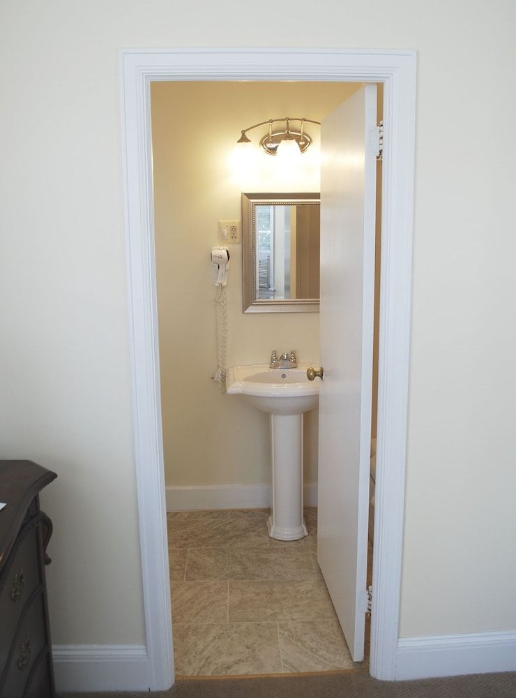 Anne's Washington Inn - photo 10