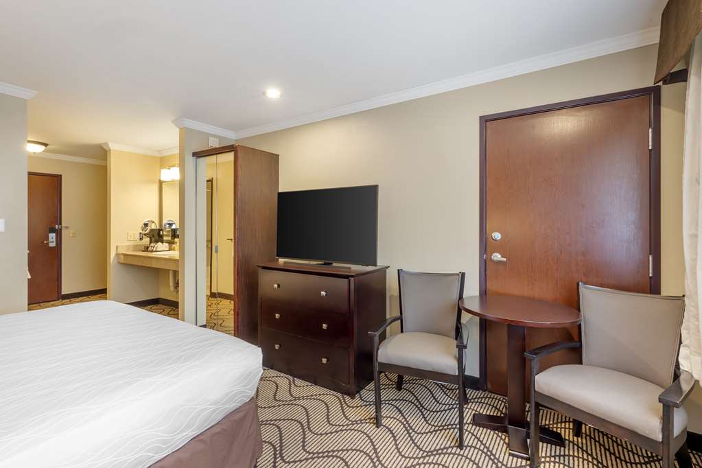 Best Western Plus Orchid Hotel & Suites - photo 42
