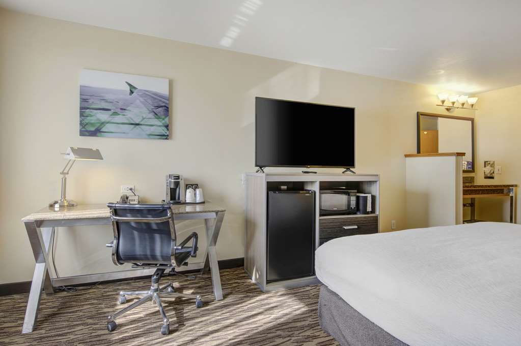 Best Western Plus Peppertree Airport Inn - photo 15