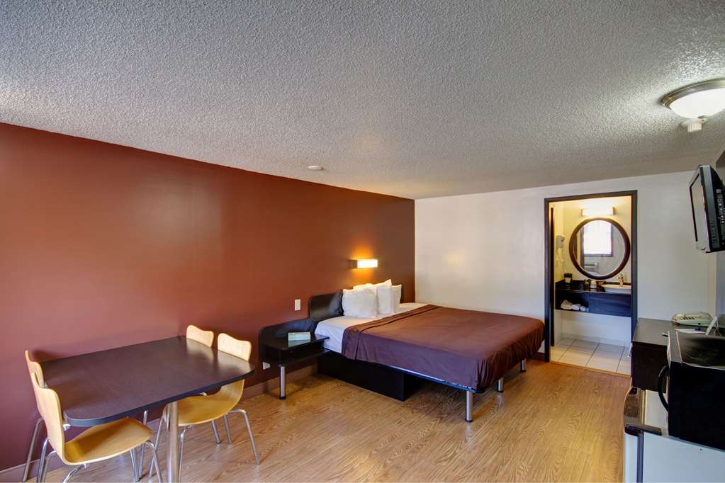Americas Best Value Inn Heath Newark - photo 11