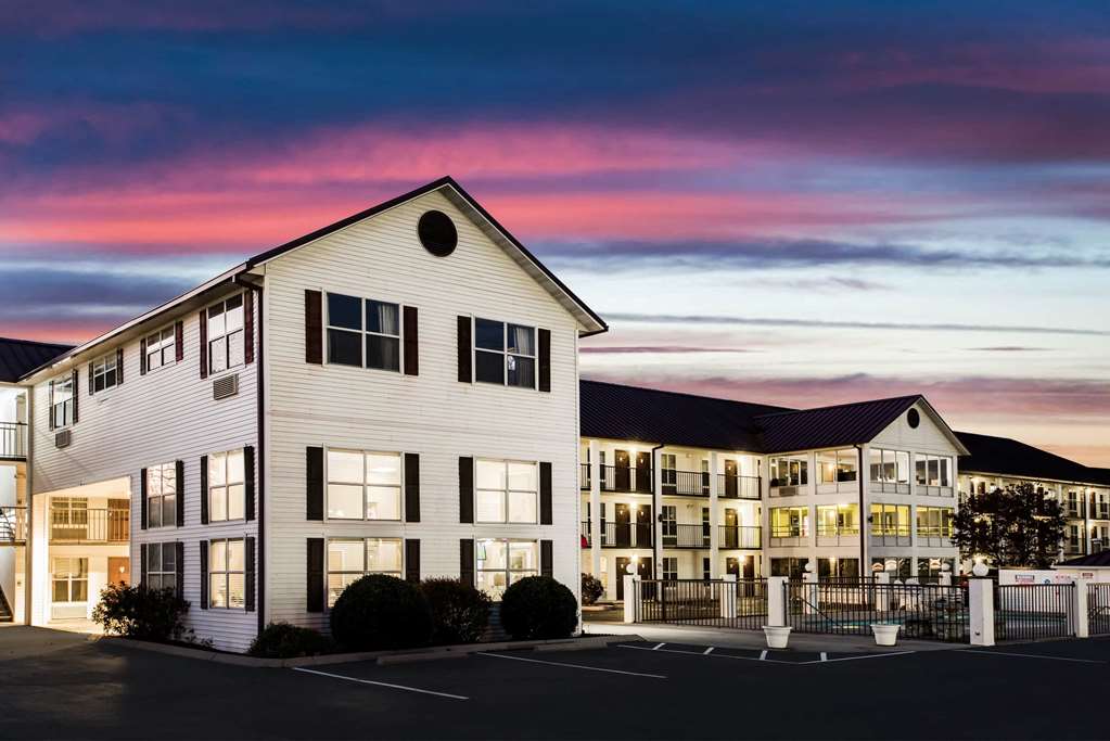 Super 8 by Wyndham Sevierville Riverside — hotel in Sevierville