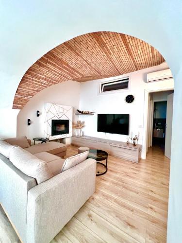 L Arco sul Lago Gold Apartment — 4-Star Luxury Hotel in Castro, Italy