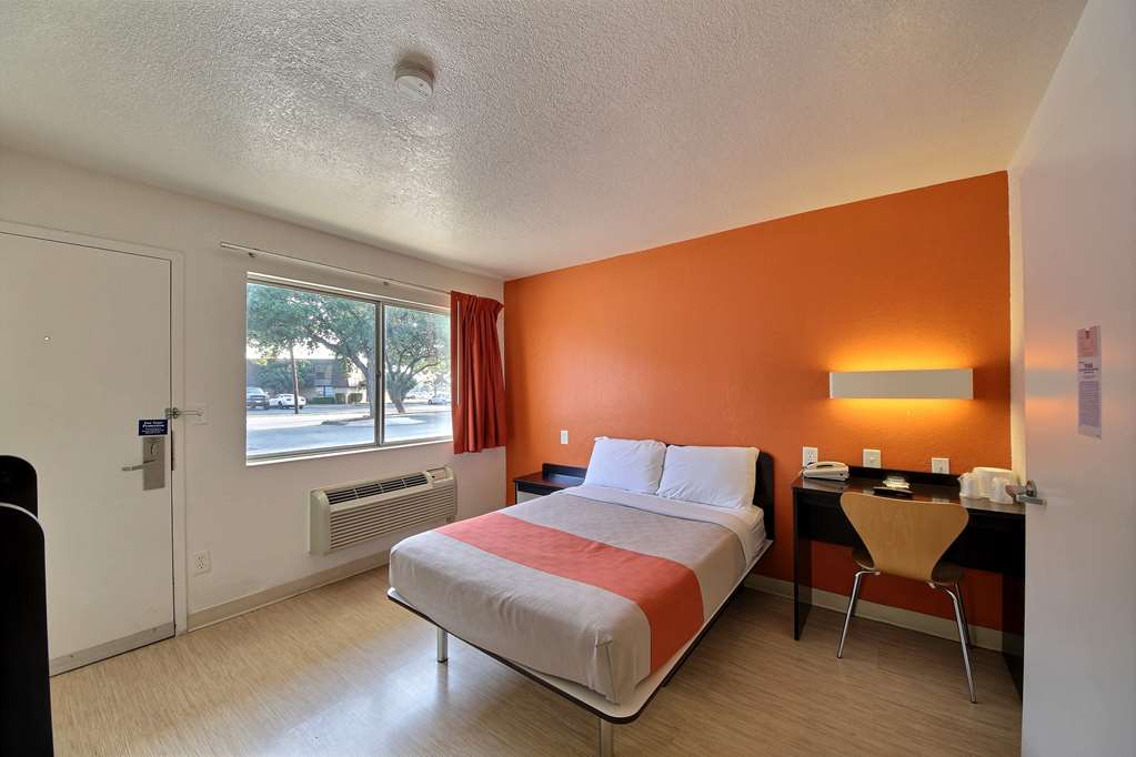 Motel 6 San Marcos TX - photo 18