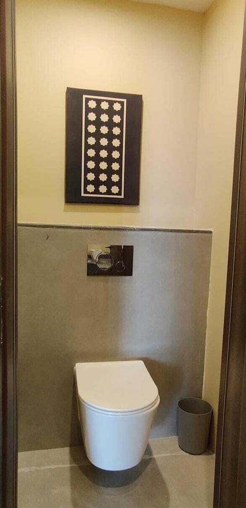 Lazöy Hotel — Unknown City — photo 4