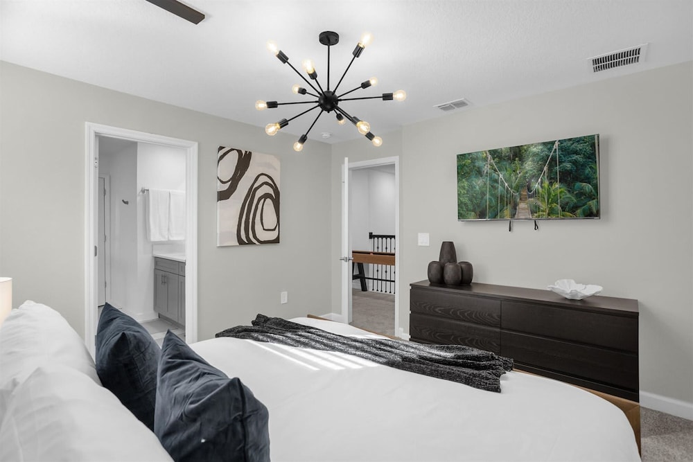 Upstay Lakeview Mansion w Pool Spa and Cinema - photo 47
