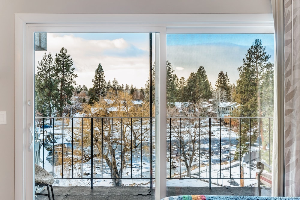 Bend Riverside Inn & Suites - photo 341