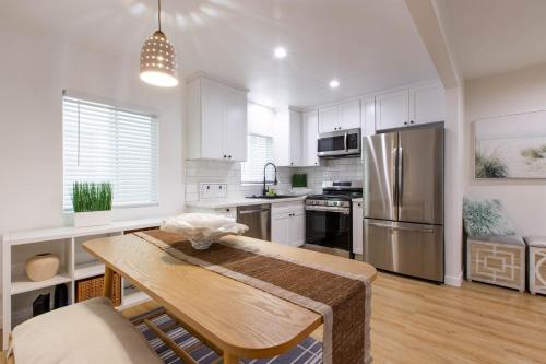 Stylish Long Beach Retreat Walk to Beach Bars — 4-Star Luxury Hotel in Long Beach, United States
