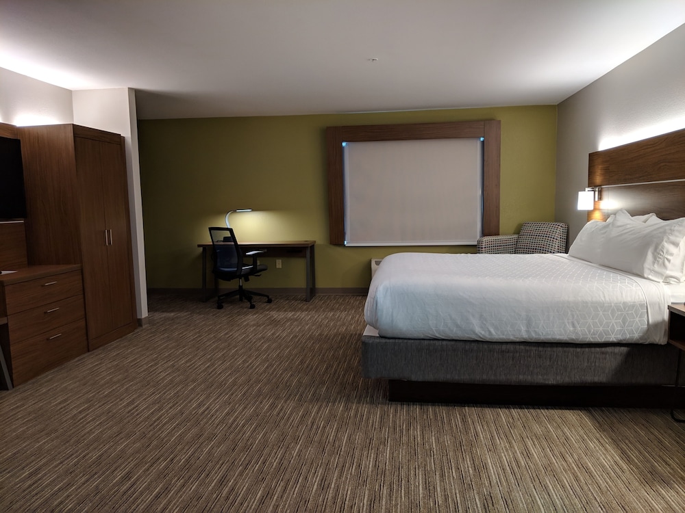 Holiday Inn Express & Suites Claypool Hill an IHG Hotel - photo 5