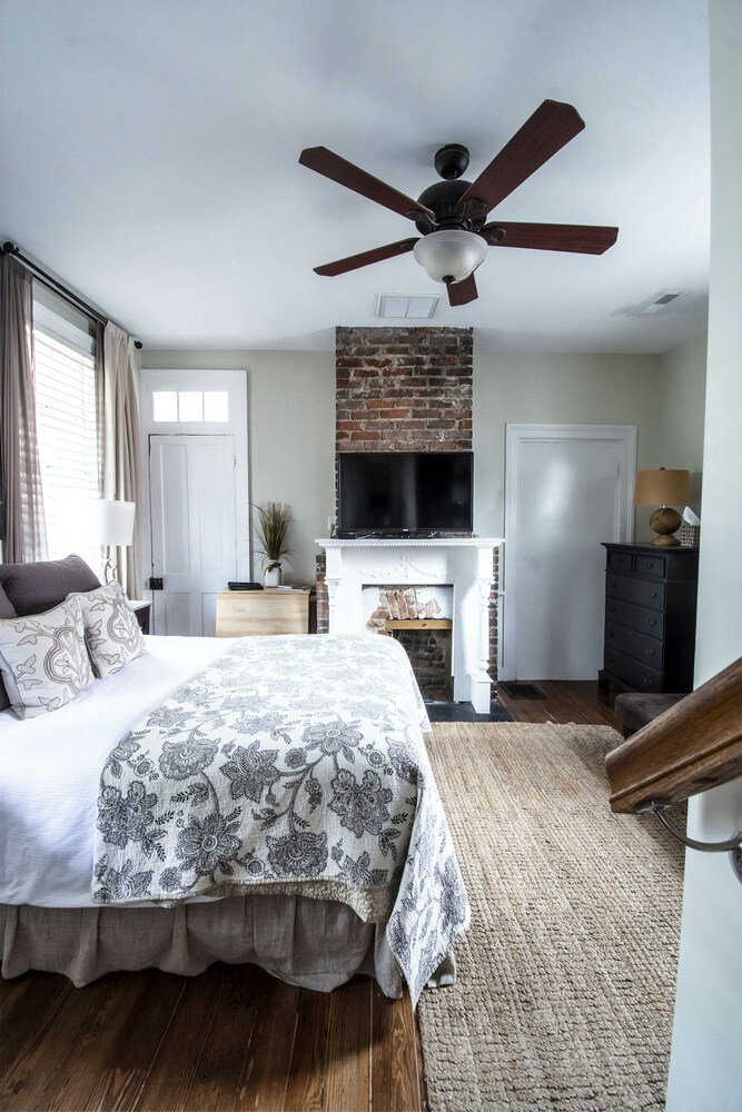 Suites on Coming - photo 23