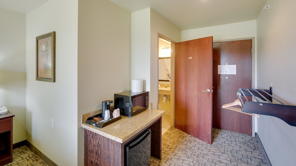 Cobblestone Inn & Suites Durand - photo 14