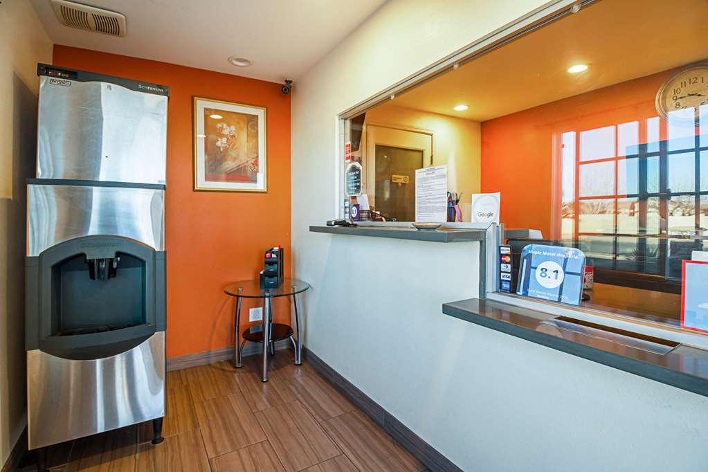 Motel 6 on Maple - photo 30