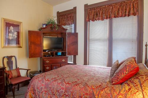 The Historic Wolf Hotel - photo 42