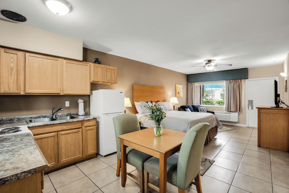 Inn at Deep Canyon - photo 18