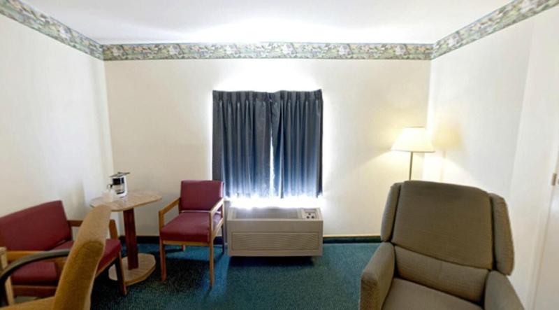 Americas Best Value Inn Litchfield - photo 25