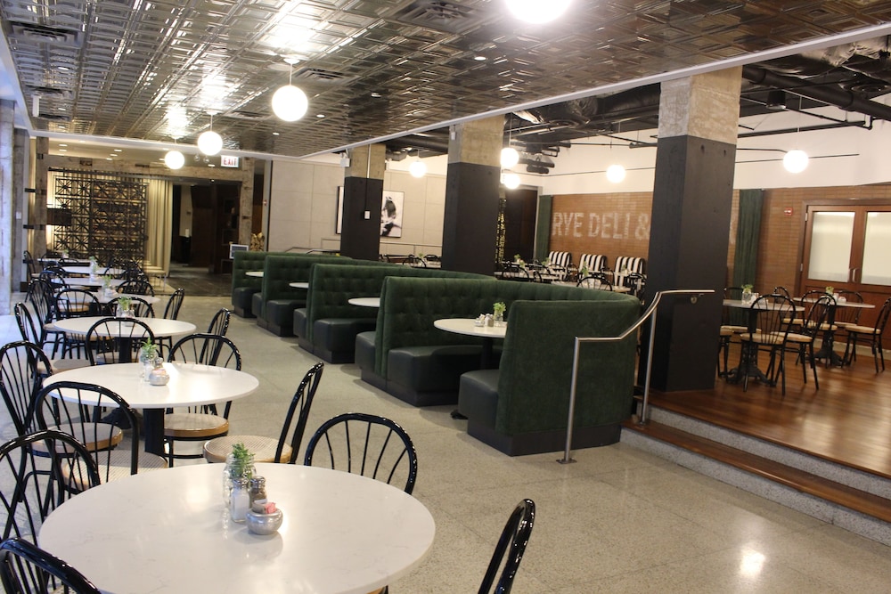 Crowne Plaza Chicago West Loop by IHG - photo 27