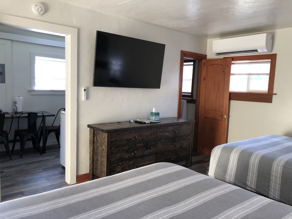 Yellowstone Riverside Cottages - photo 6