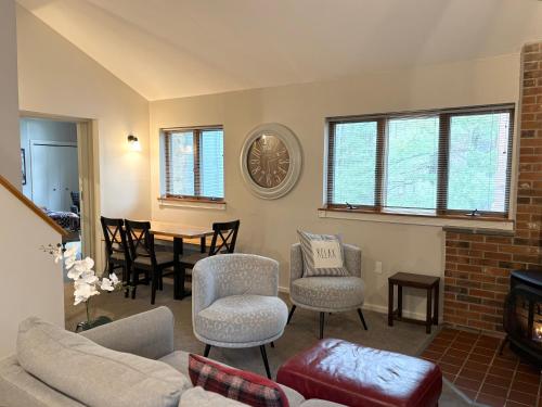 Cozy Attitash Getaway Walk To Lifts Pool Hot Tub Game Room Storyland — Bartlett