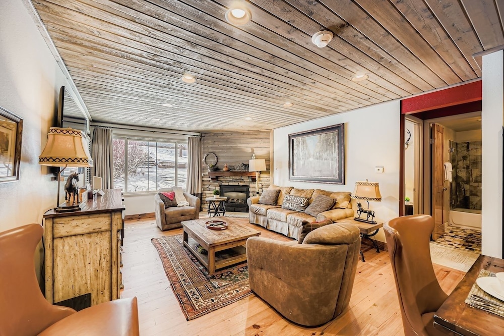 51 Snowflower 2 Bedroom Condo by RedAwning — 4-Star Luxury Hotel in Bridgeport, United States