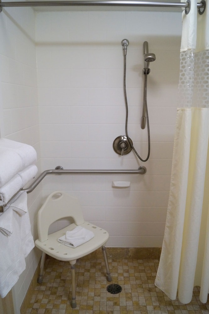 Hampton Inn Altoona - photo 19