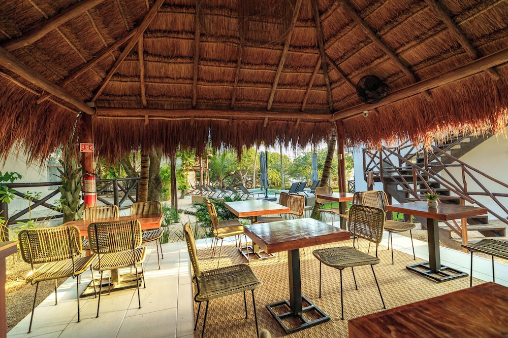 Azulea Bacalar Hotel & Spa Lagoon Front